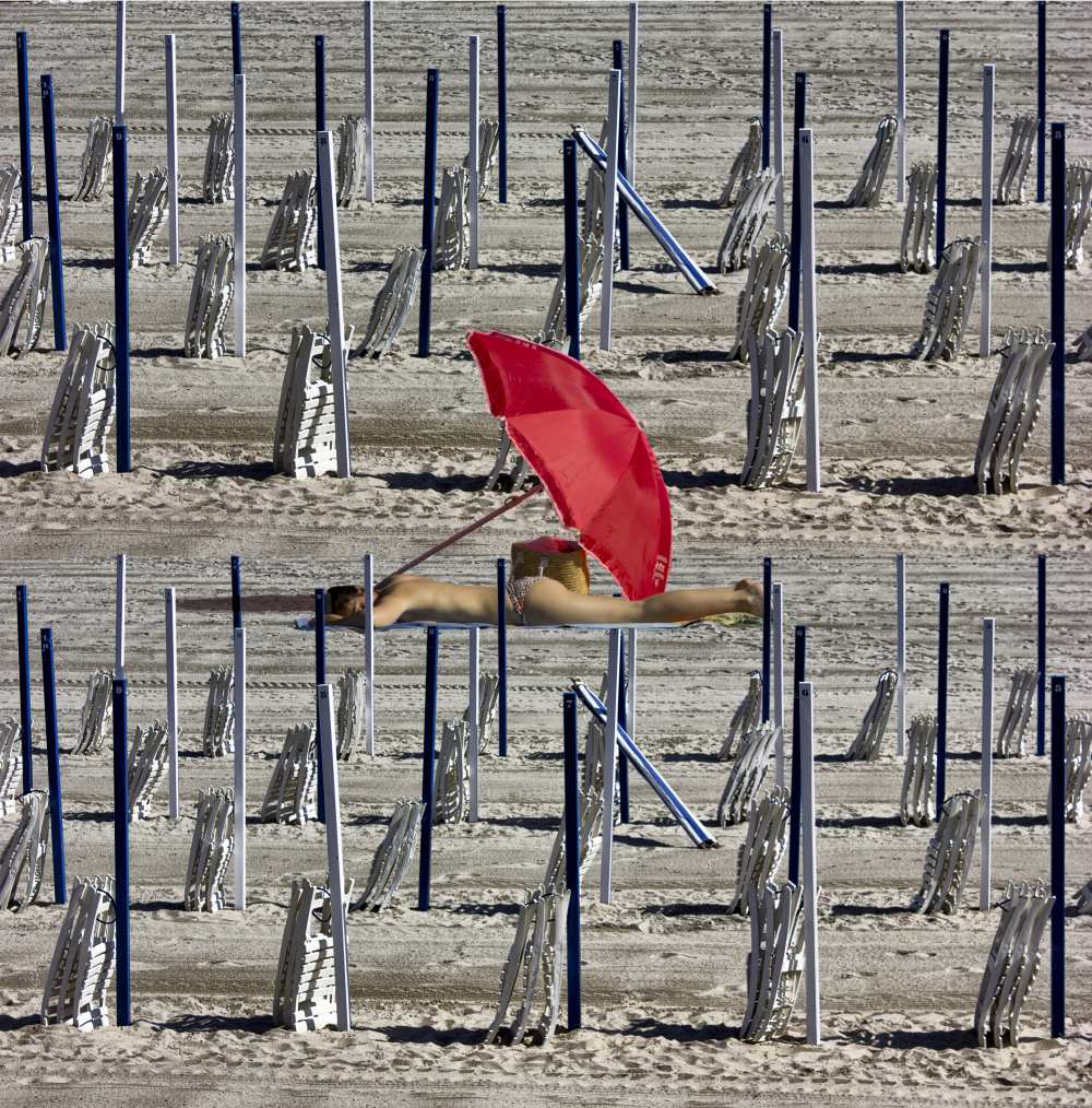 Composition of poles and chairs with red umbrella von Jois Domont