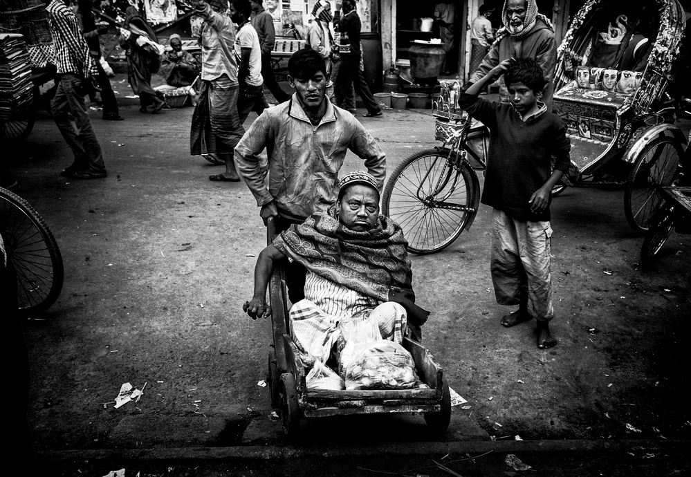 Auf den Straßen Bangladeschs – XIII von Joxe Inazio Kuesta Garmendia
