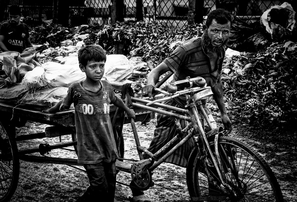 Auf den Straßen Bangladeschs – XVI von Joxe Inazio Kuesta Garmendia