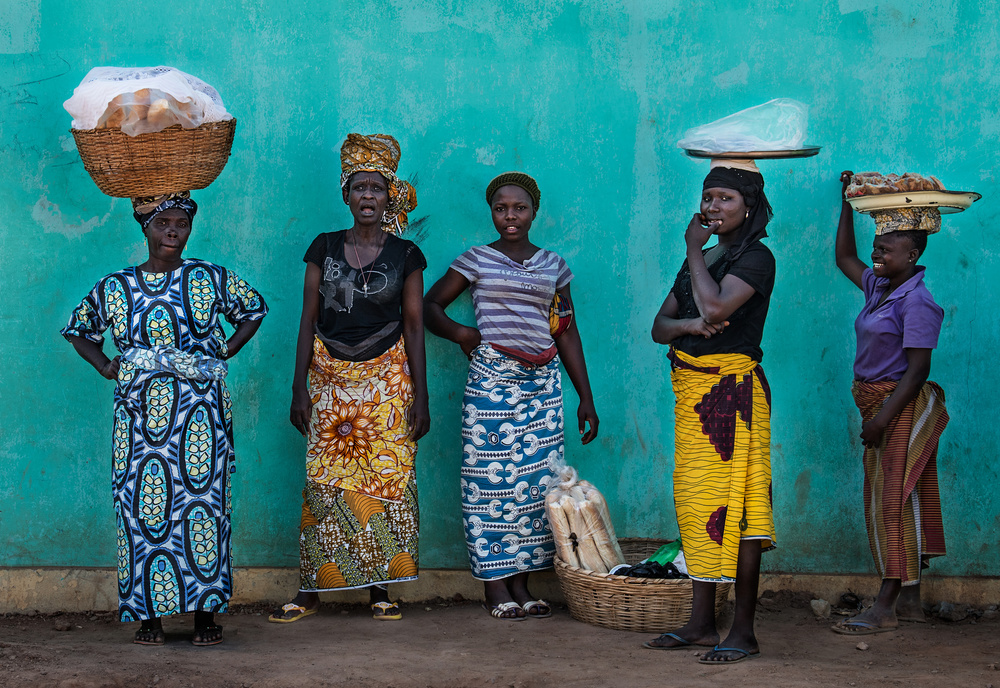 Auf einem Markt in Benin. von Joxe Inazio Kuesta Garmendia