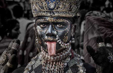 Darstellung einer Gottheit in einem Kumbh Mela – Prayagraj – Indien
