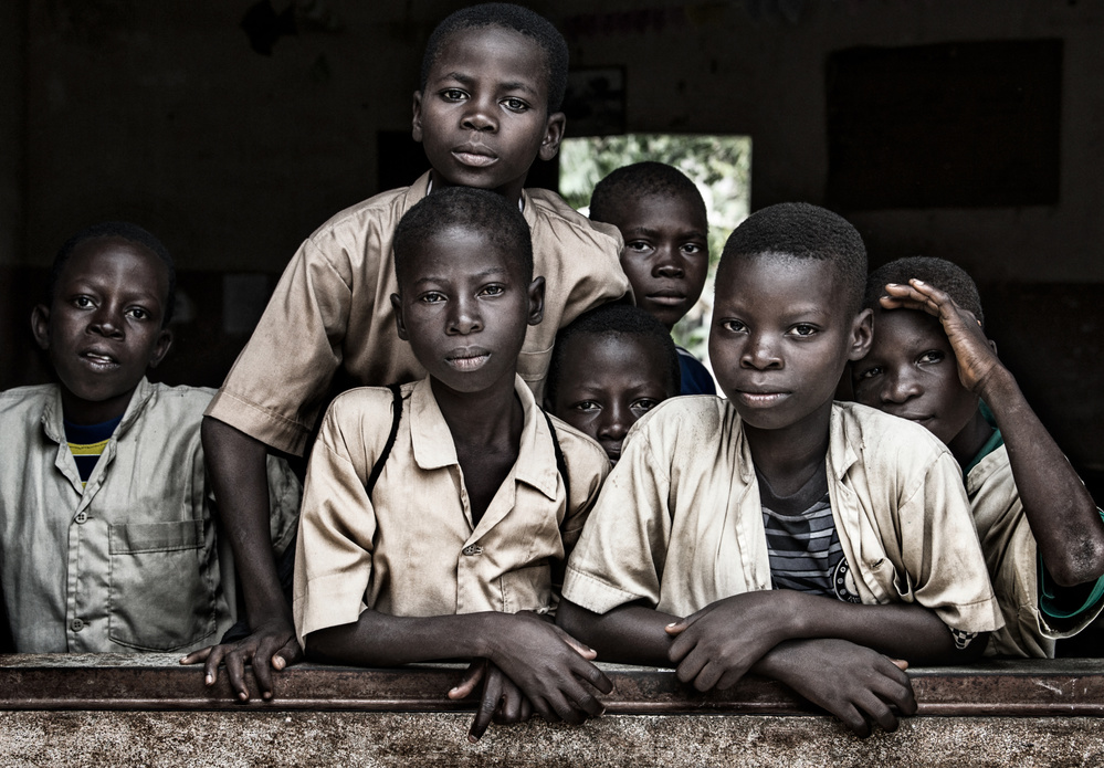 Jungen in der Schule in Benin von Joxe Inazio Kuesta Garmendia