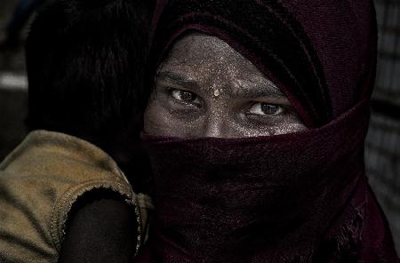 Rohingya-Flüchtlingsfrau und ihr Kind – Bangladesch