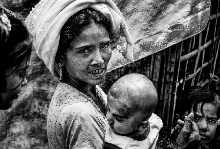 Rohingya-Frau und ihre Kinder – Bangladesch