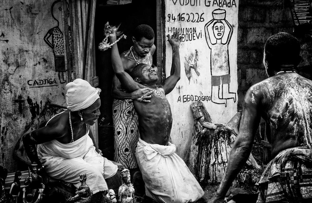 Voodoo-Session in Benin. von Joxe Inazio Kuesta Garmendia