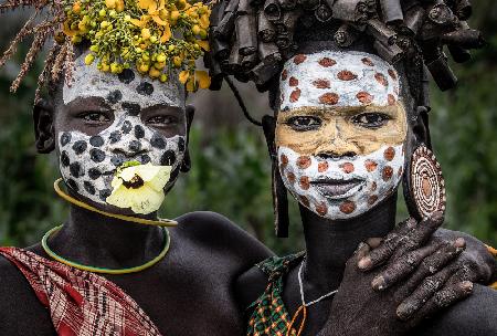 Zwei Mädchen des Surmi-Stammes - Äthiopien