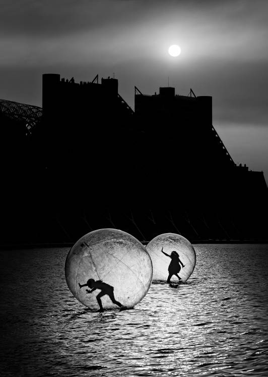 Games in a bubble von Juan Luis Duran