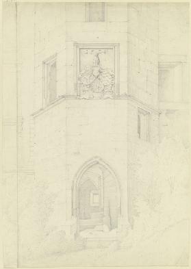 Treppenturm mit Eingang, oben ein dreifaches Wappen, Helmzierde ein sitzender Löwe mit dem Datum 152