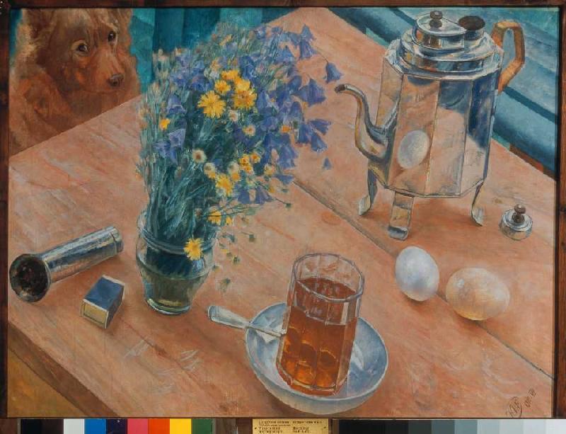 Das Morgen-Stillleben (Teekanne, Teeglas und Blumenvase) von Kusma Sergejewitsch Petrow-Wodkin