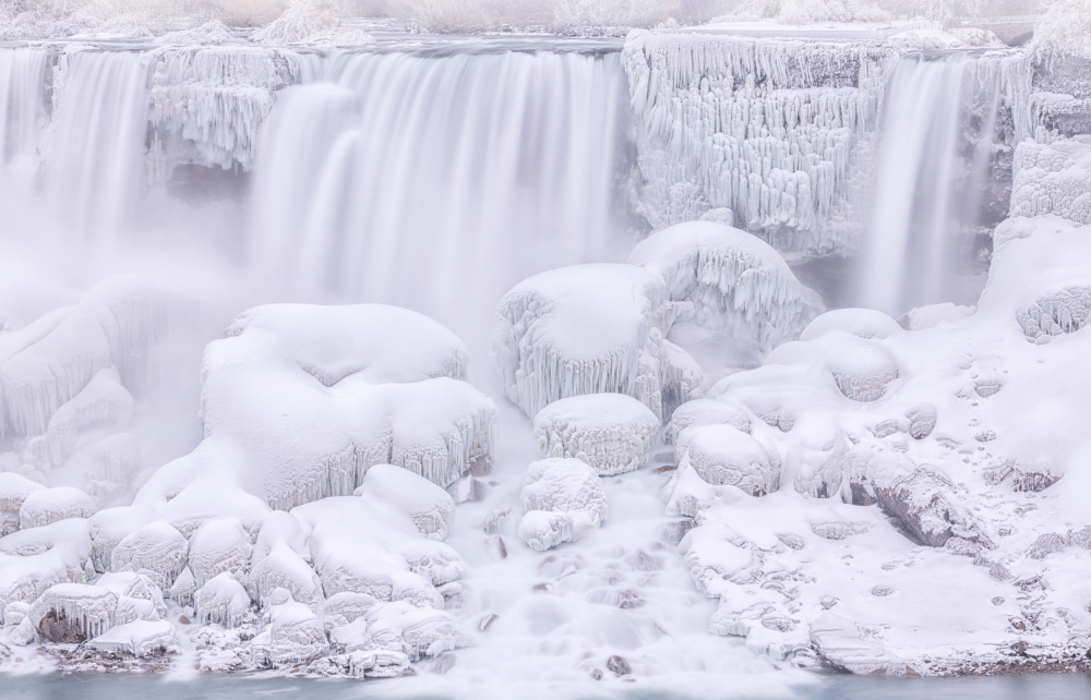 Die gefrorenen Wasserfälle von Ling Lu