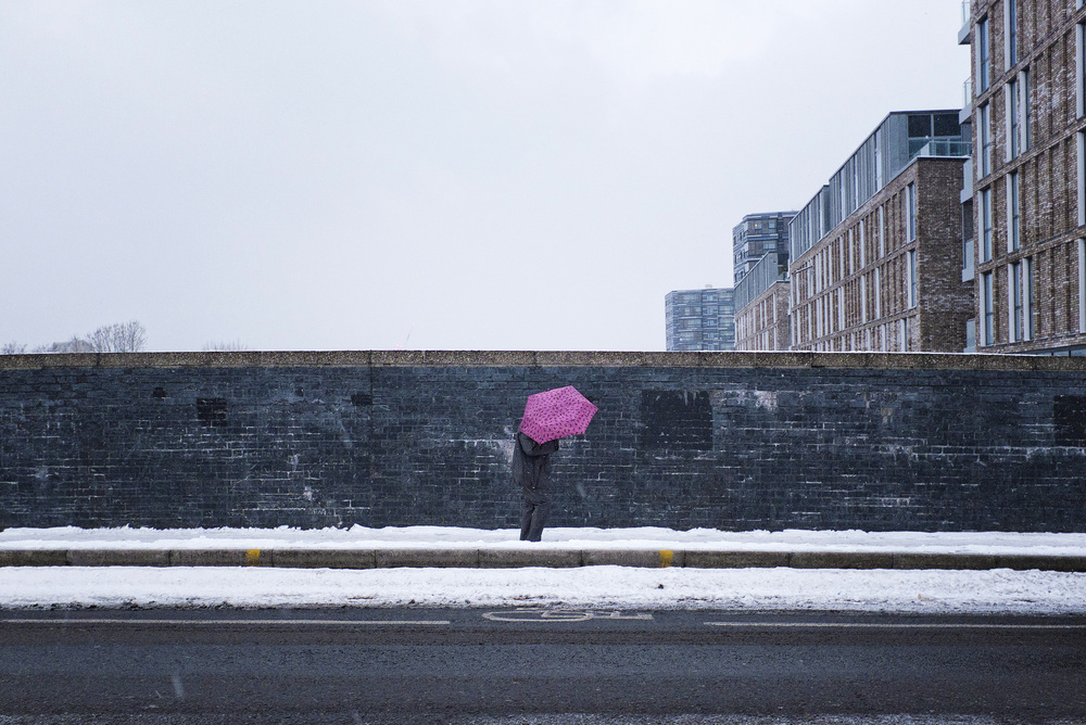 Der rosa Regenschirm von Lorenzo Grifantini