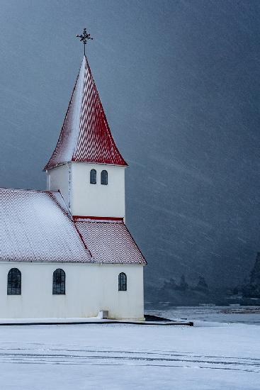 Schneesturm in Vik