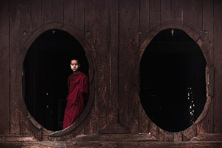 Zwei Fenster und der Mönch