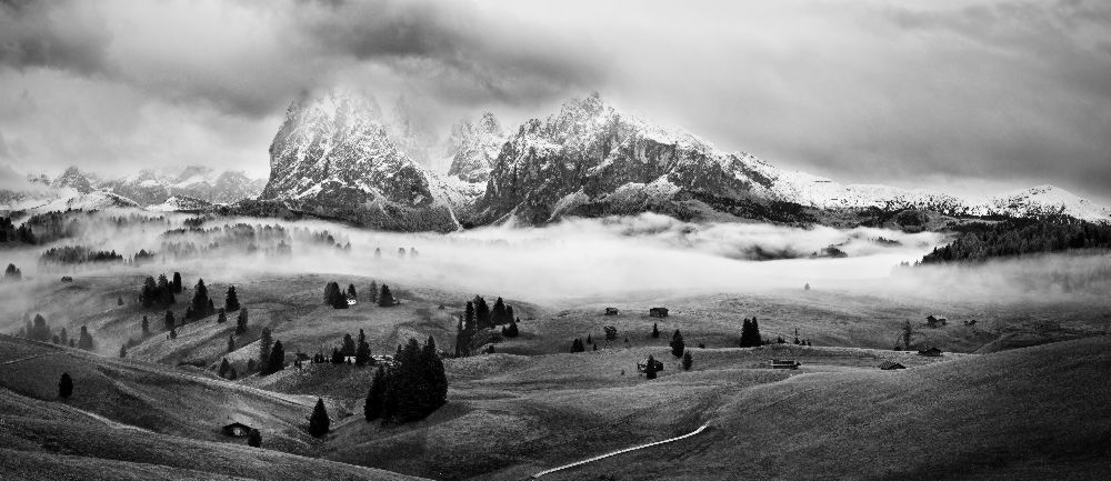 Nebelige Dolomiten von Marian Kuric