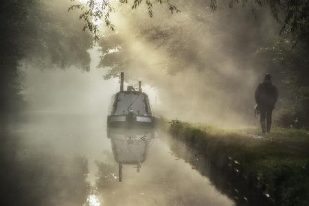 Morgendämmerung am Kanal