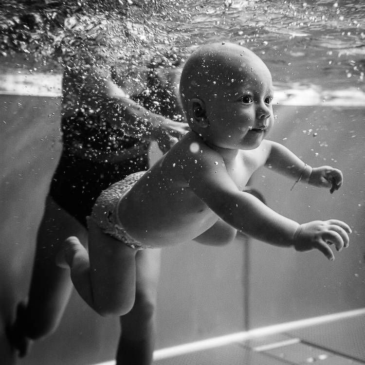 Underwater swimming von Martin Krystynek, QEP