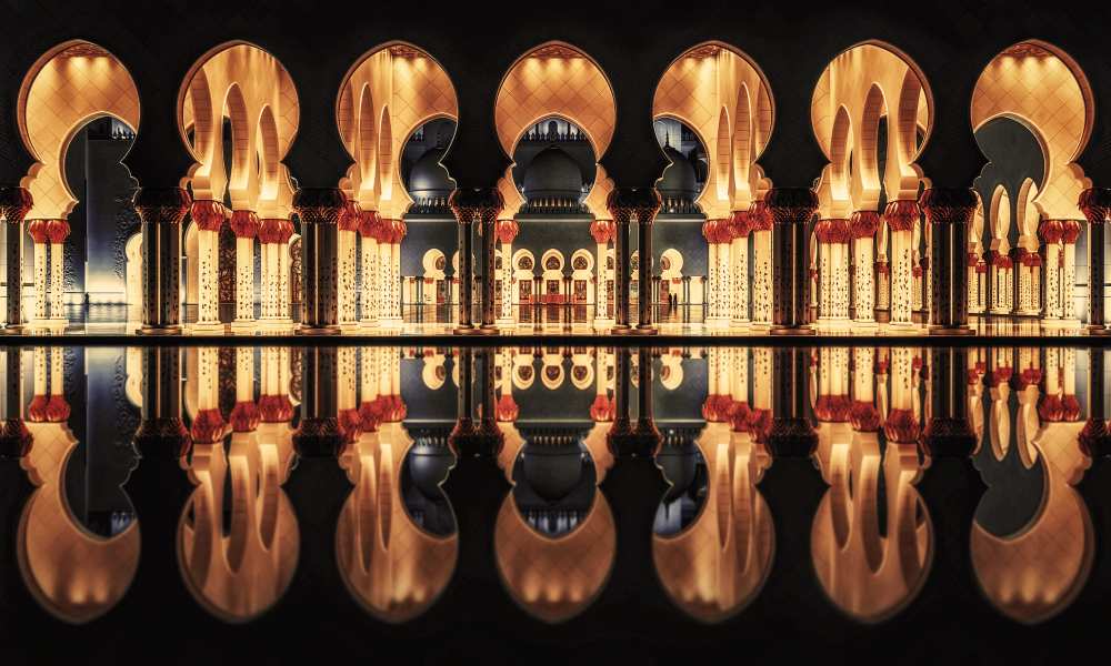 Reflections in the Mosque von Massimo Cuomo