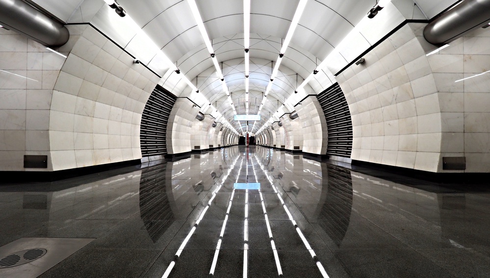 Moskauer U-Bahn – Willkommen in der Maschine von Maxim Makunin