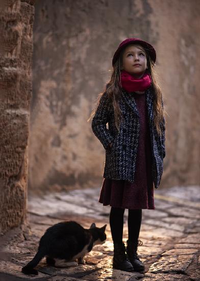 Ein Mädchen und ihre Katze