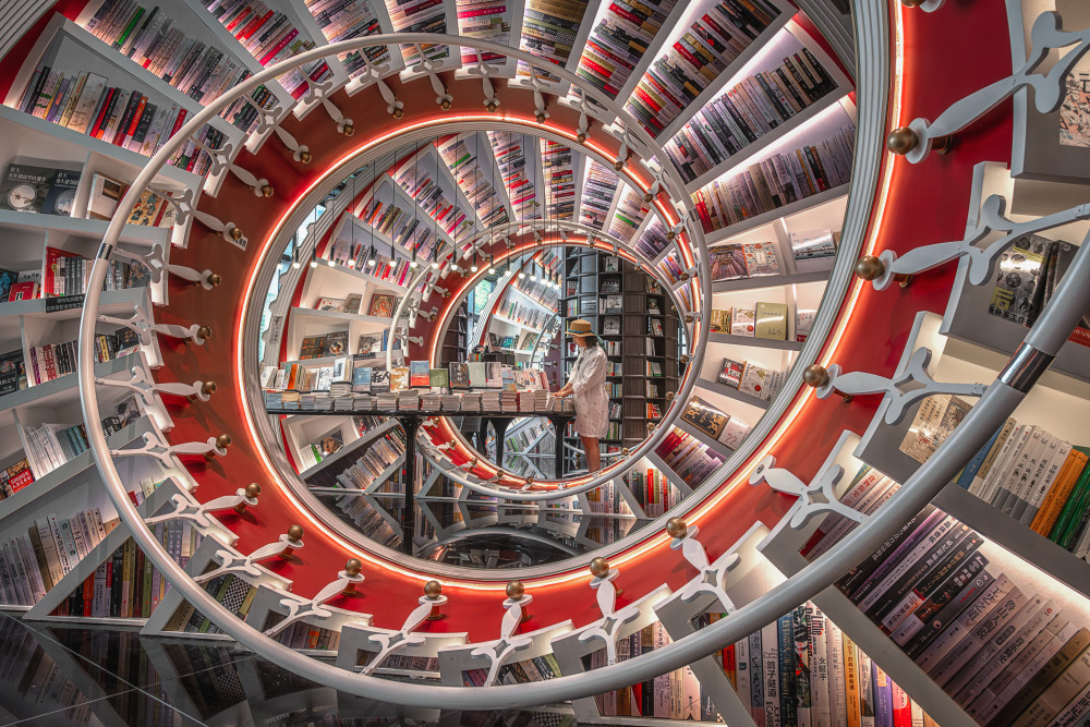 Spirale im Buchladen (horizontal) von Mei Xu