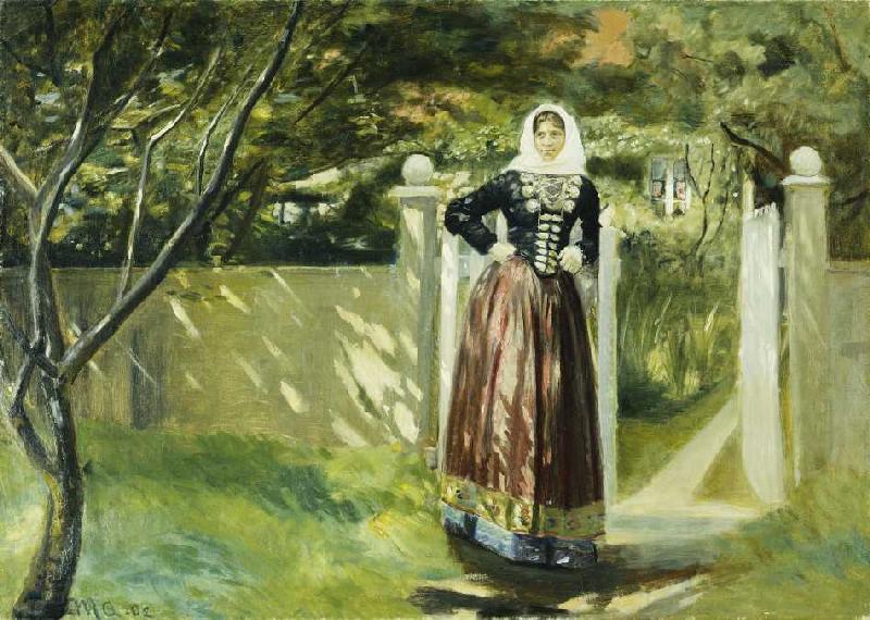Frau in dänischer Tracht am Gartentor von Michael Peter Ancher