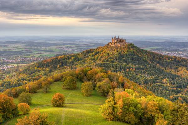 Burg Hohenzollern im Herbst von Michael Valjak