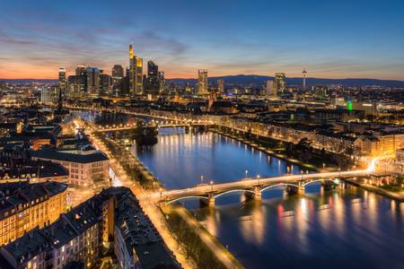 Frankfurt am Main Skyline am Abend