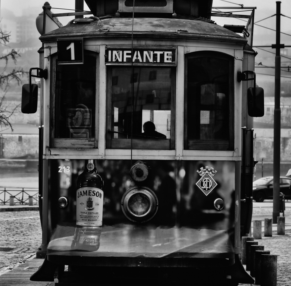 Straßenbahn in Porto Portugal von Michel Fournol