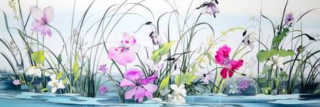 Farbenfrohe Blüten und zarte Wasserpflanzen schmücken den See im japanischen Stil, eine idyllische K 2023