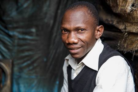 Mann in Nairobi, Kenia, Portrait Kenya 2019