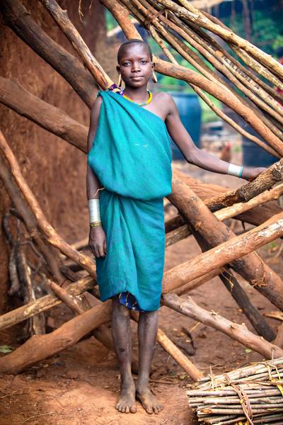 Portrait einer Frau in Omo Valley, Suri Stamm Äthiopien, Afrika 2016