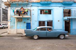Small talk and laundry, Havanna, Kuba 2020