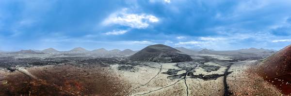 Vulkanlandschaft auf Lanzarote, Vulkan, Kanarische Inseln, Spanien, Marslandschaft von Miro May