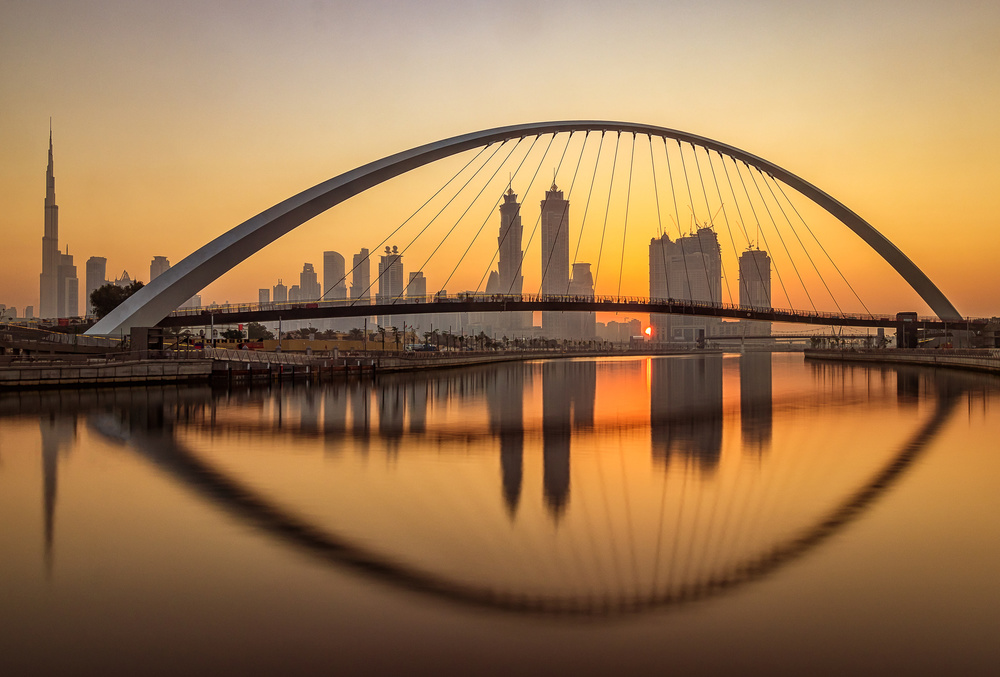 Sonnenaufgang am Dubai Water Canal von Mohammed Shamaa