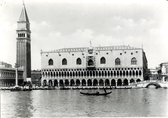 View of Palazzo Ducale and the Campanile of S. Marco (b/w photo) von 