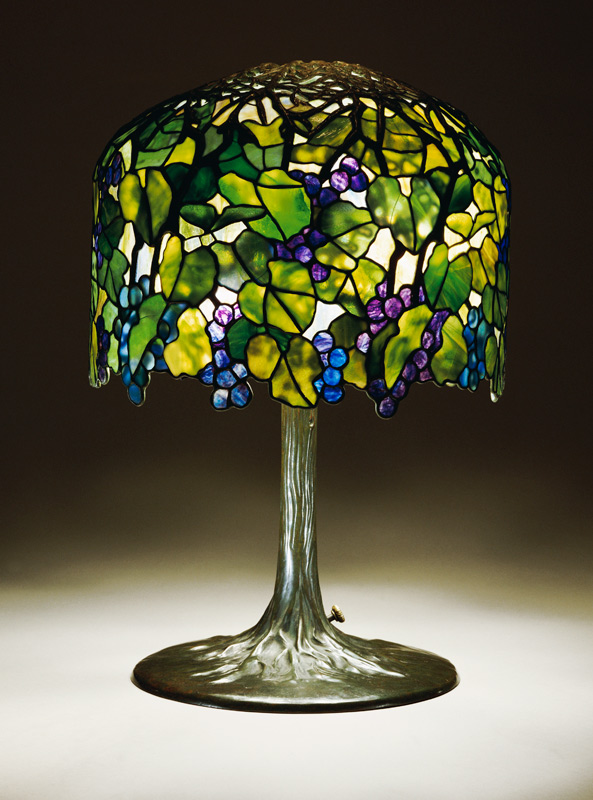 An Important Grape Leaded Glass And Bronze Table Lamp By Tiffany Studios von 