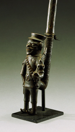 A Cameroon Brass Pipe, Of Bamun Style Depicting A Bearded German Soldier von 