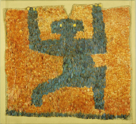 A Fine And Rare Nasca Feathered Panel, With The Figure Of A Monkey von 