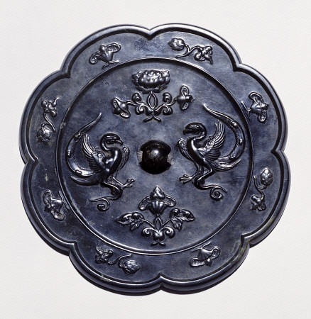 A Fine Large Bronze Circular Phoenix Mirror Cast With Two Phoenix,  Lotus Sprays And Flowers von 