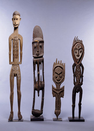A Group Of Melanesian Figures Including An Asmat And Southern Abelam Male Figures And Karawari Cave von 