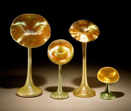 A Group Of Quezal Iridized Glass `Lily'' Vases von 