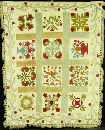 An Appliqued And Stuffed Cotton Quilted Coverlet von 