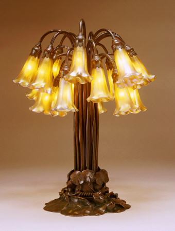 An Eighteen-Light ''Lily'' Favrile Glass And Bronze Table Lamp von 