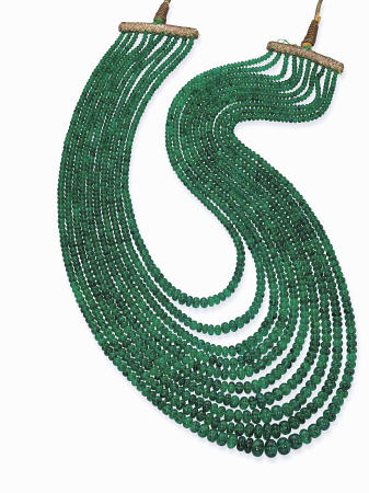 An Impressive Emerald Bead Necklace With Ten Graduated Strands Of Emerald Beads Weighing Approximate von 
