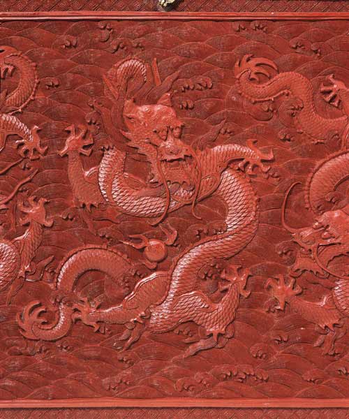 A Very Rare Imperial Cinnabar Lacquer ''Nine-Dragon'' Portable Tea-Ceremony Chest (Detail) von 