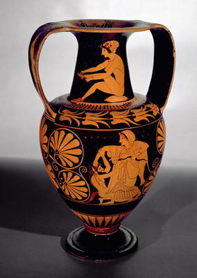 Attic red-figure amphora depicting a satyr struggling with a maenad, with a seated woman tying her s von 