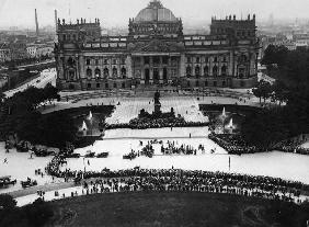 Berlin,Reichstag von Siegessaeule/Haeckel