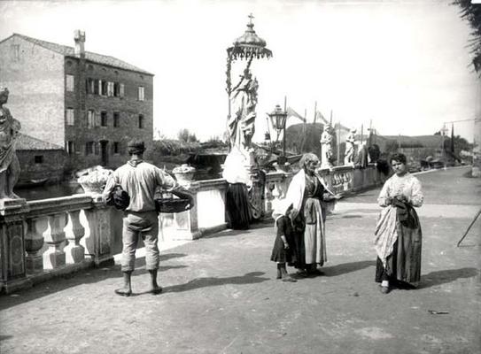 Beggars and Peasants, Chioggia (b/w photo) von 