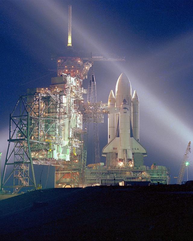 exposition nocturne de la navette spatiale Columbia pour sa 1ere mission STS-1 von 