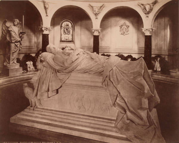 Friedrich III. Sarkophag / Foto Levy von 